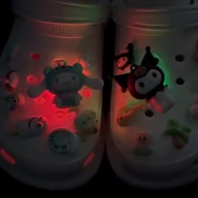 7-8pcs LED Sanrio Shoe Charms